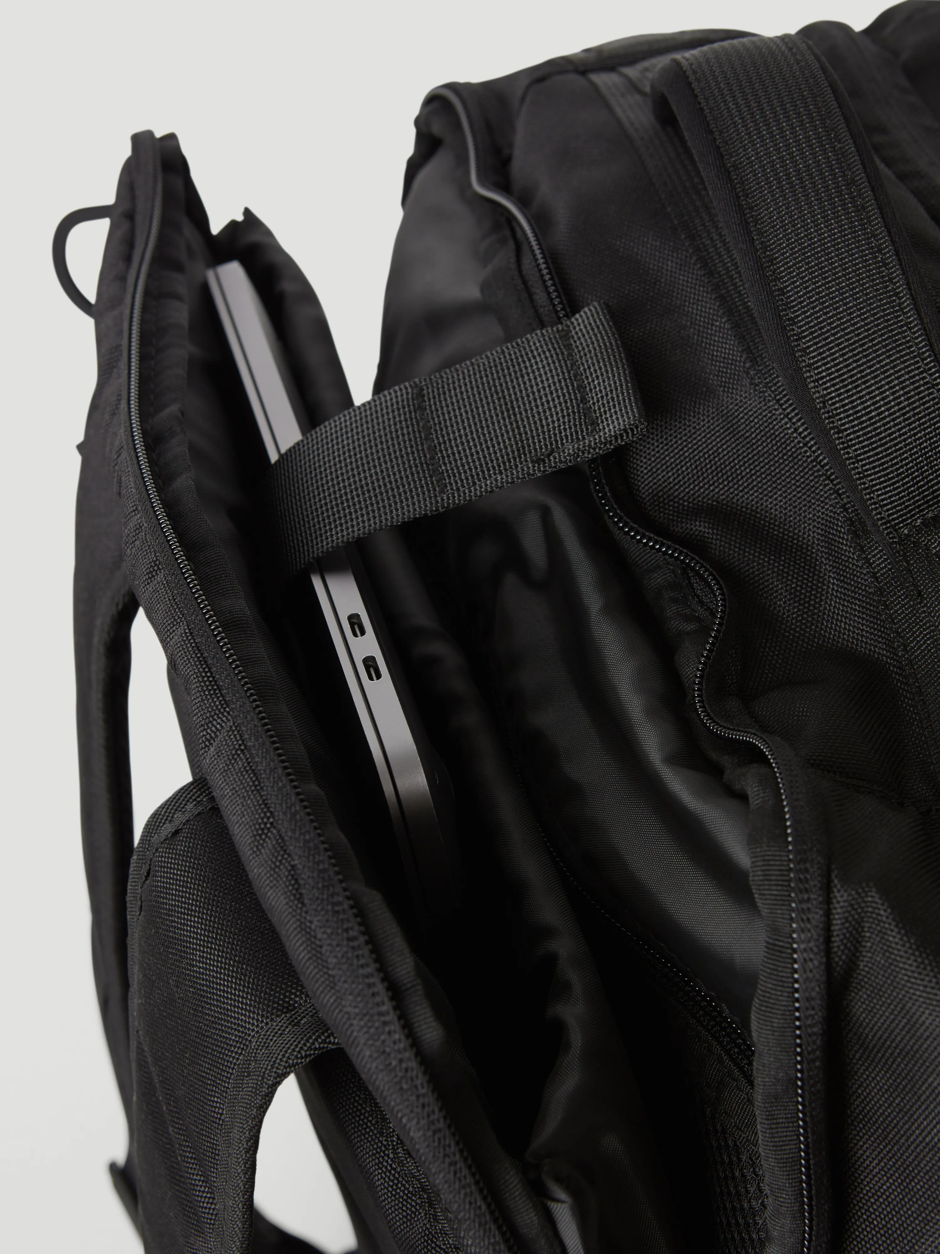 BORG TRAVEL BACKPACK L  35L