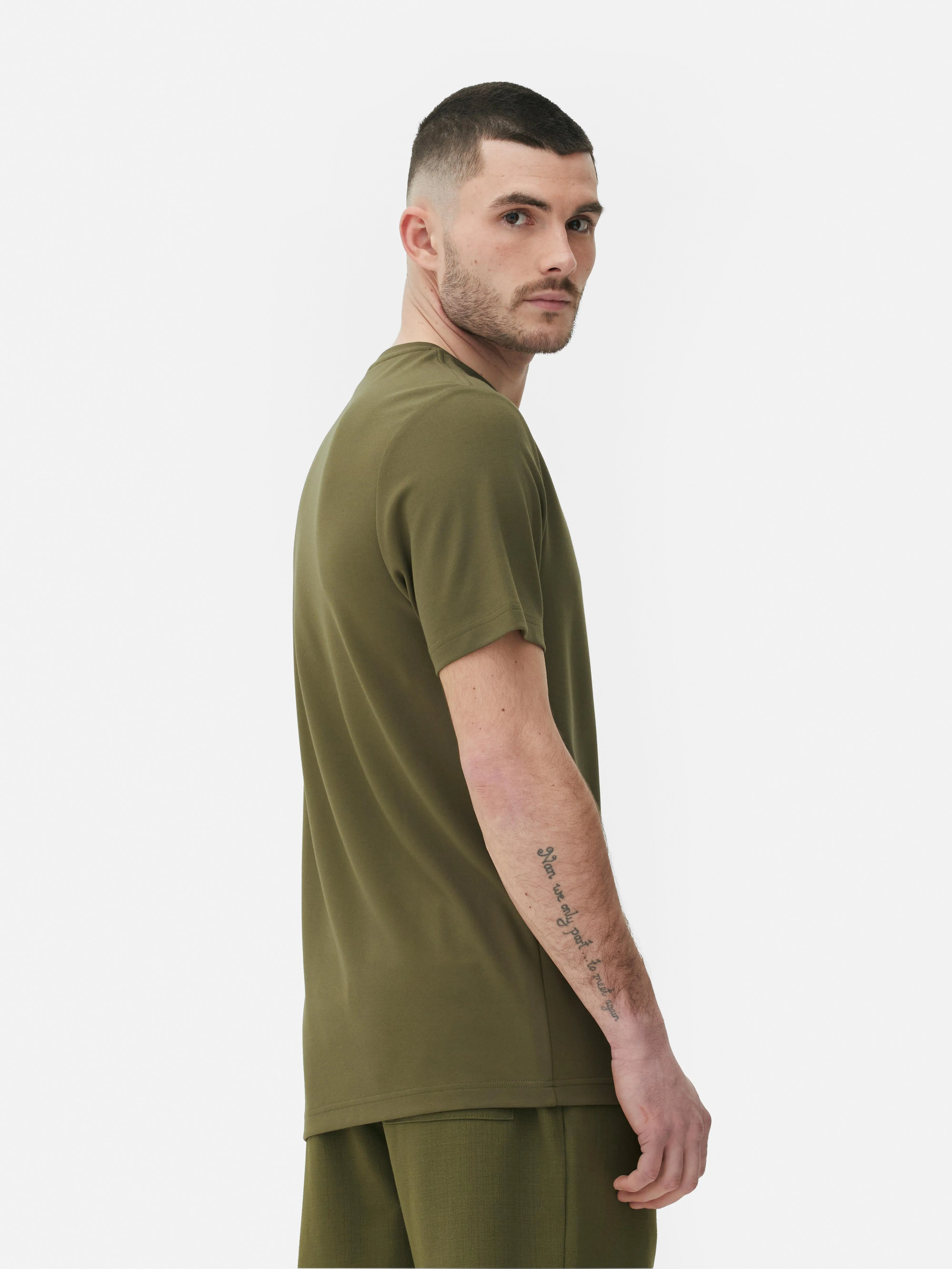 Camiseta con cuello redondo de Kem