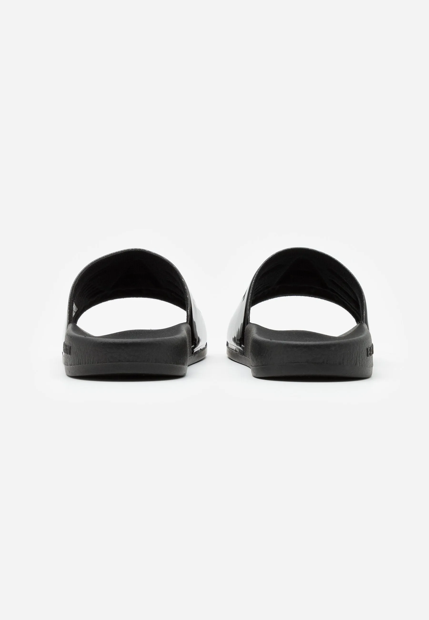 CHANCLAS EA7 NEGRO/DORADO  XCP001 XCC22 M631