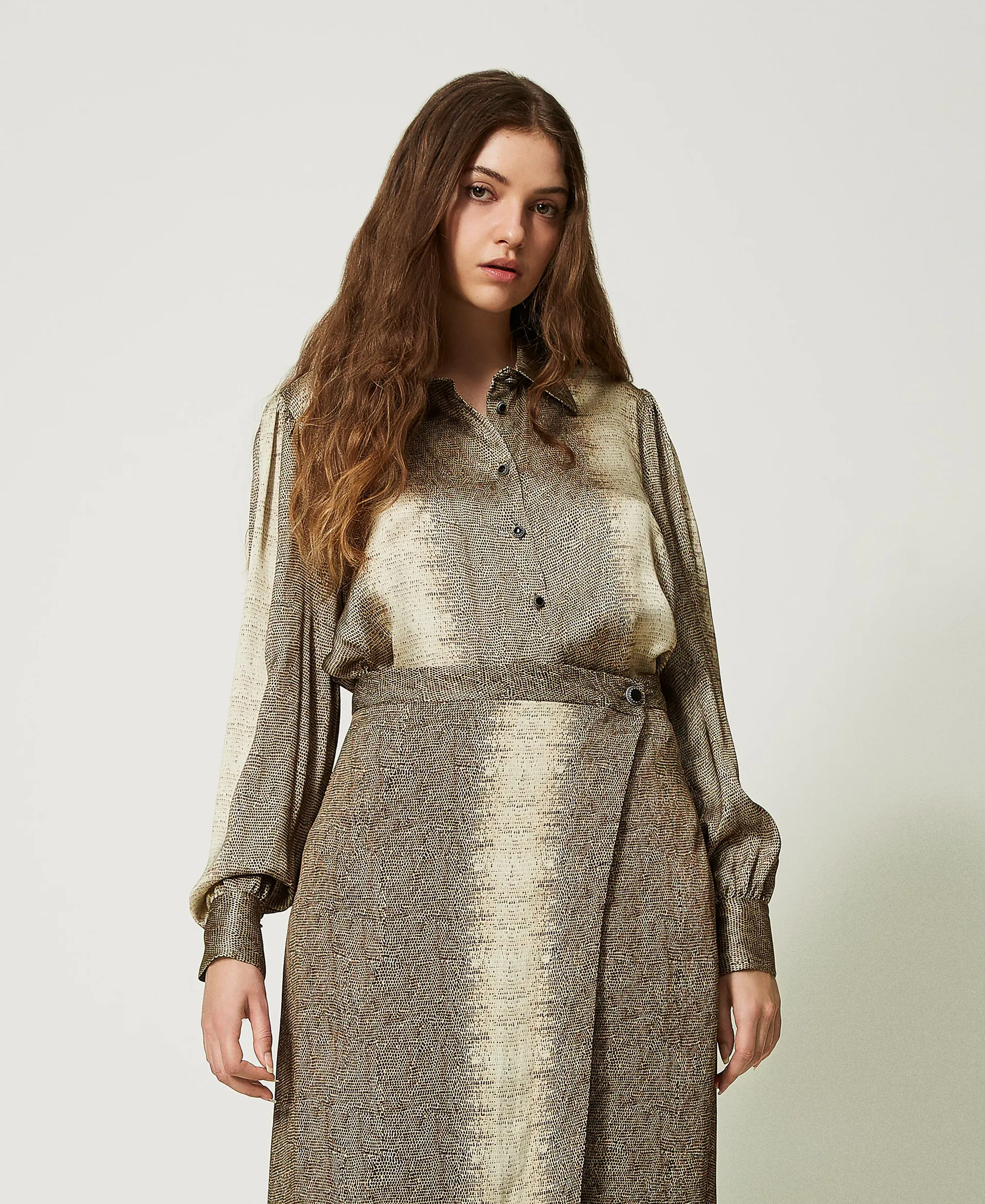Chemise en satin avec imprimé lézard