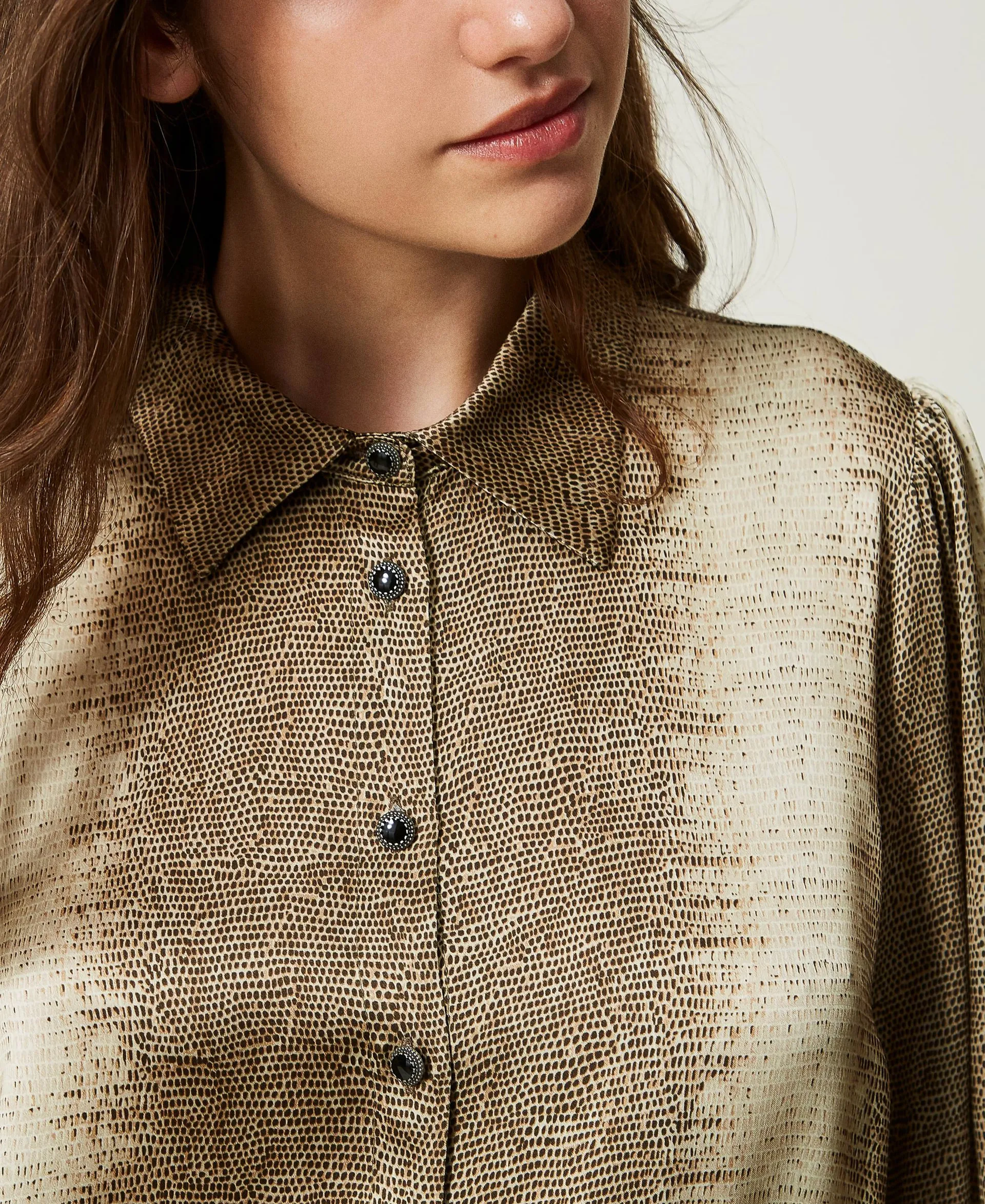 Chemise en satin avec imprimé lézard