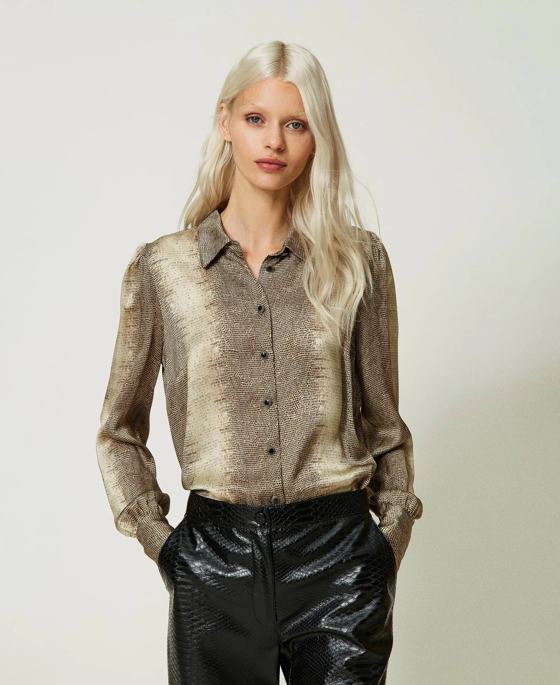 Chemise en satin avec imprimé lézard