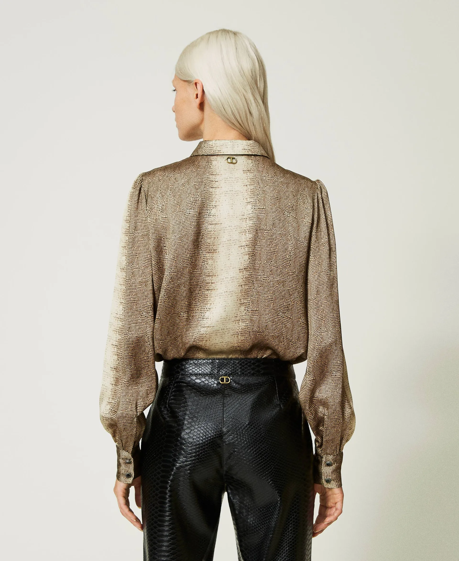 Chemise en satin avec imprimé lézard