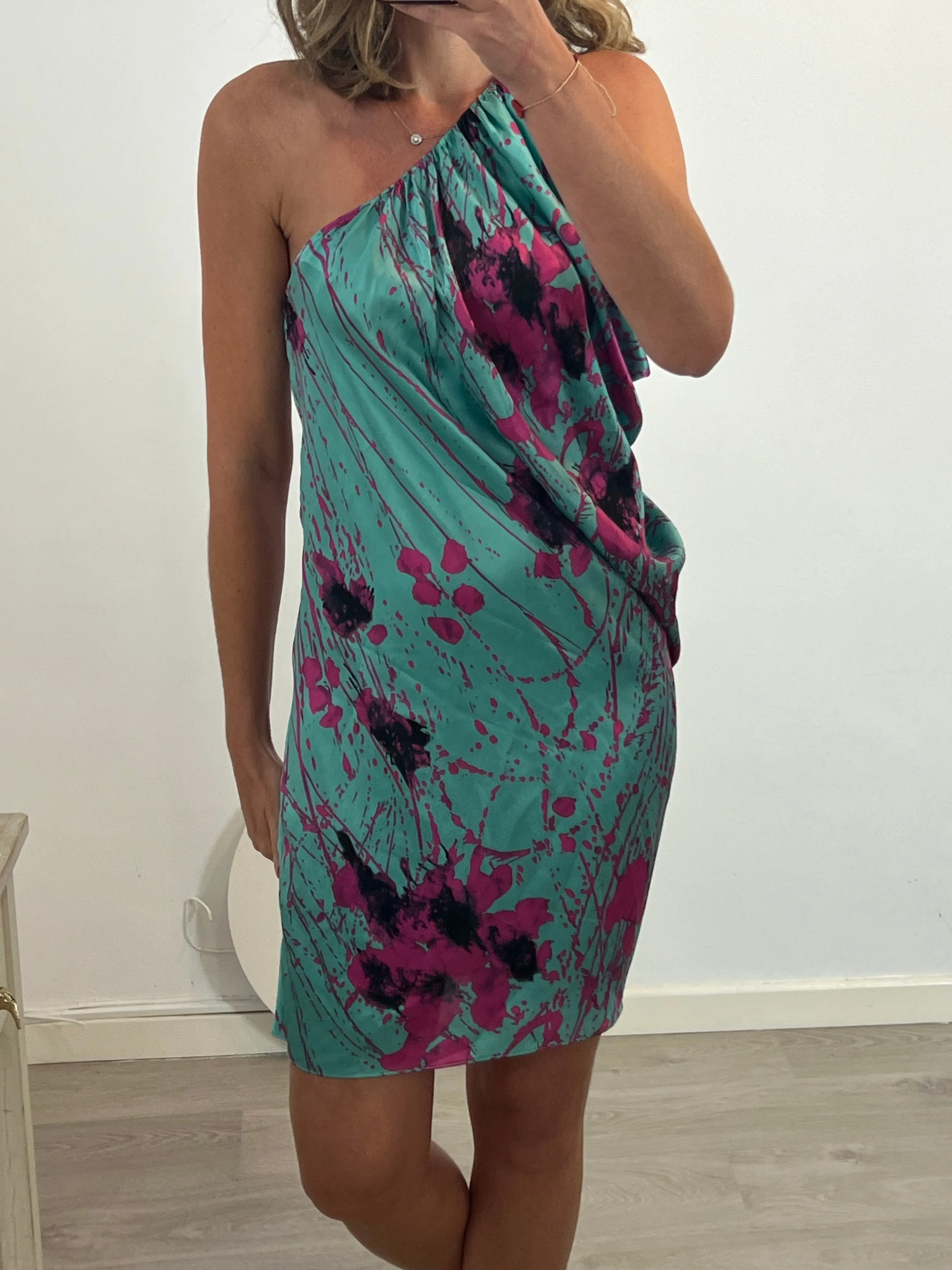 ELIE TAHARI. vestido seda asimétrico T.38
