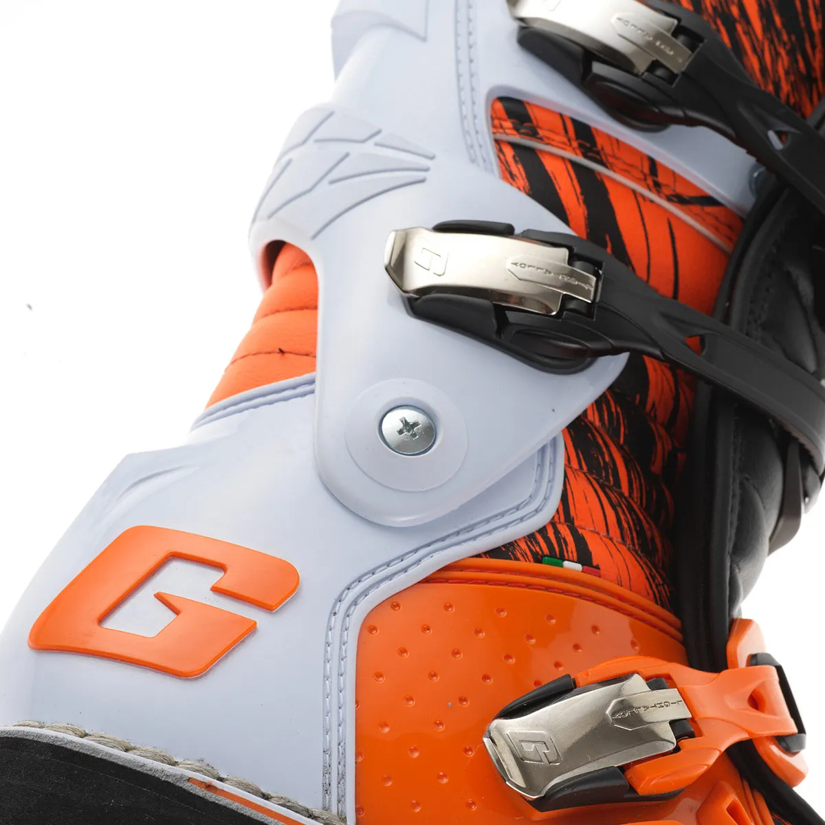FASTBACK ENDURANCE..  ORANGE/WHITE/BLACK