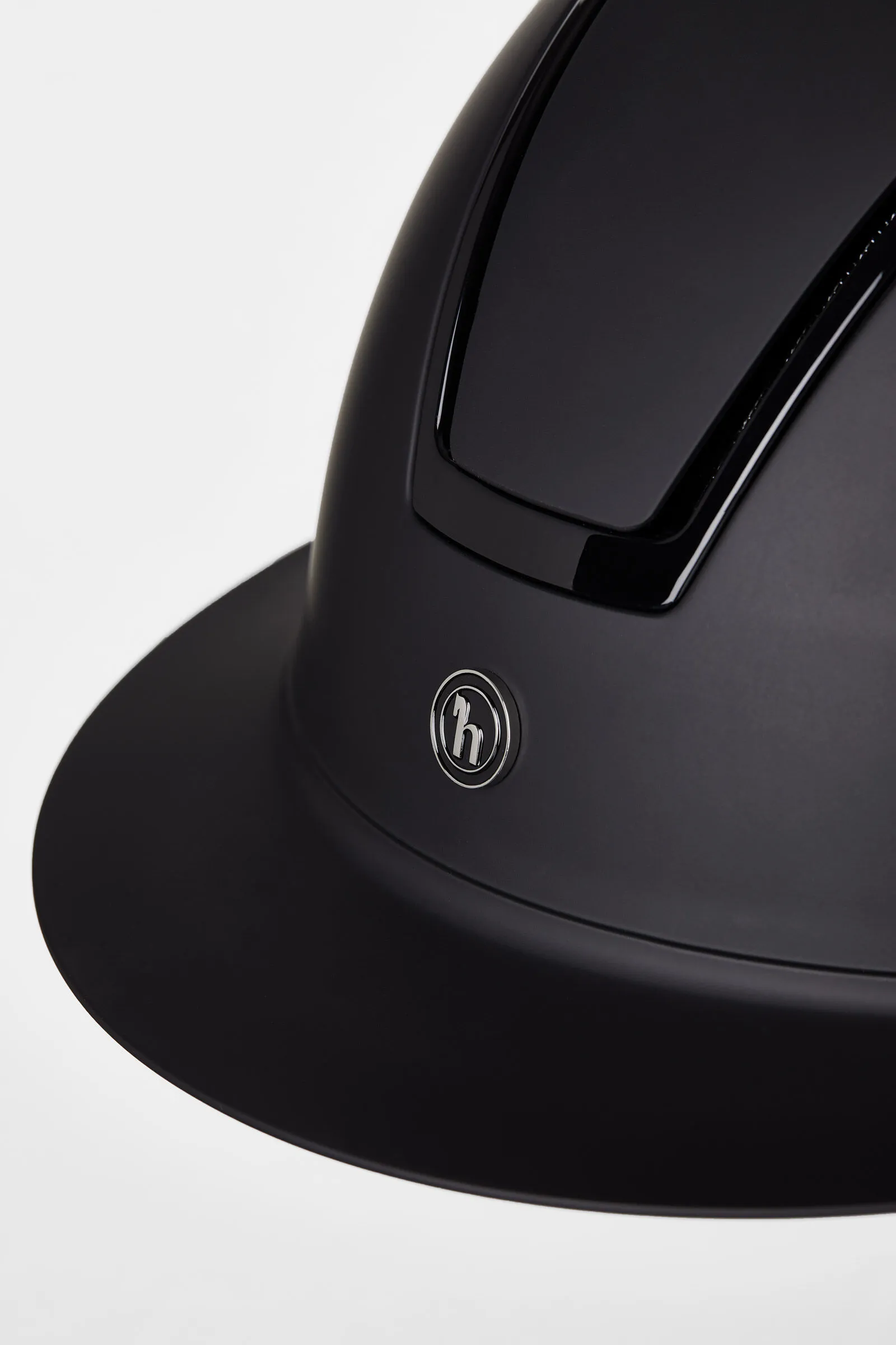Horze Casco de Equitación con Estructura Reluciente & Visera para el Sol Noir
