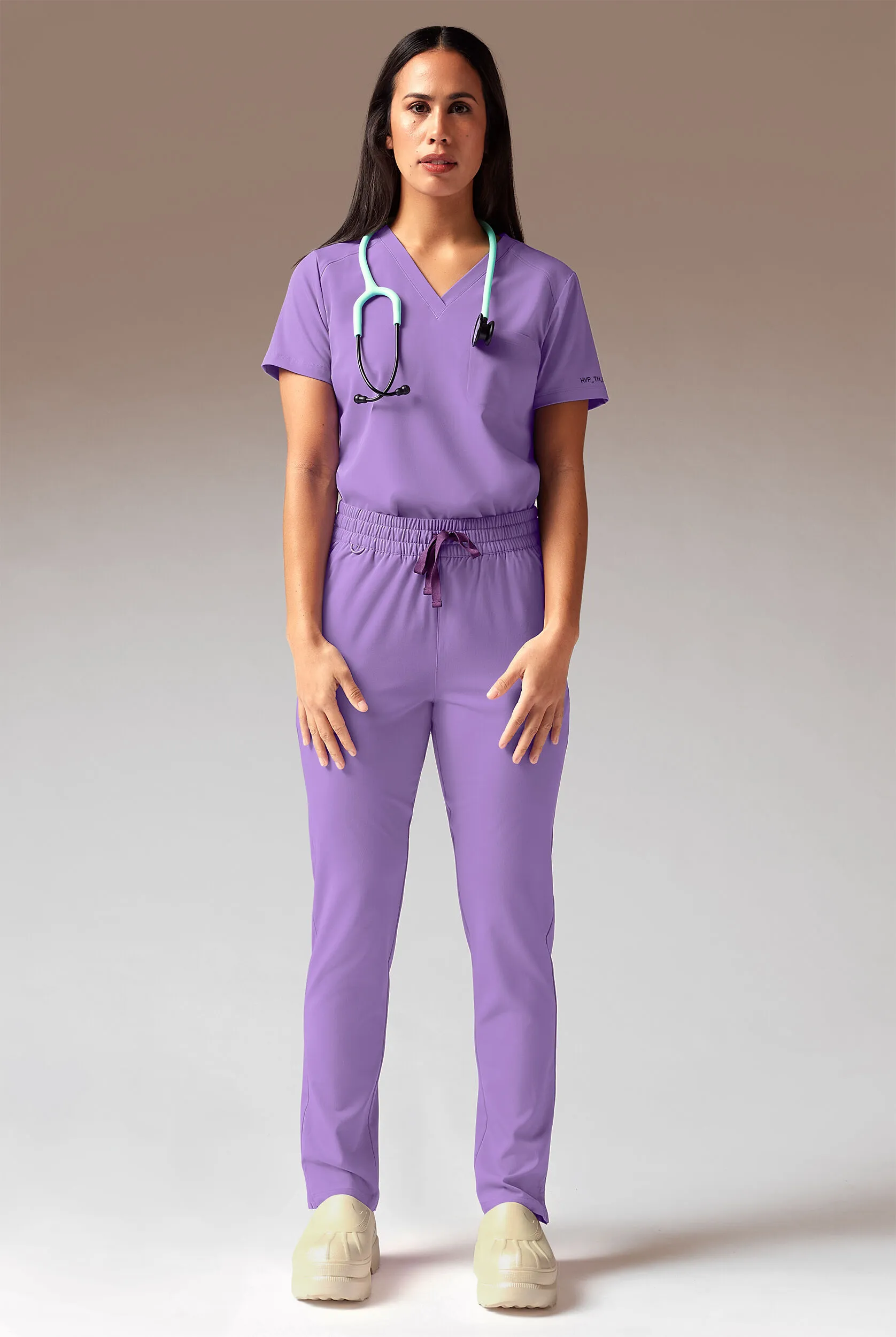 PANTAL&OACUTE;N M&EACUTE;DICO HYPOTHESIS AD ALL DUTY CON 6 BOLSILLOS Y PIERNAS RECTAS PARA MUJER