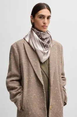 Pañuelo de sarga de seda estampada hecho en Italia