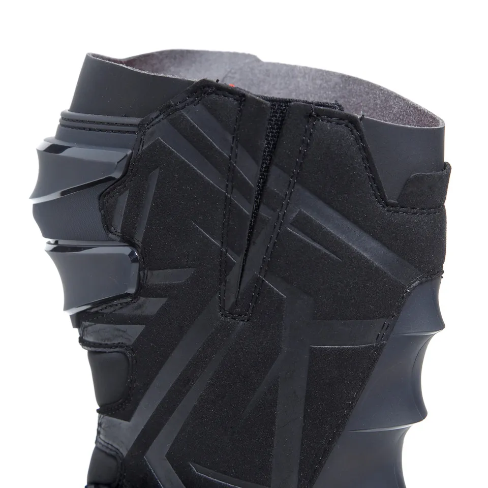 STR1 WP  BLACK