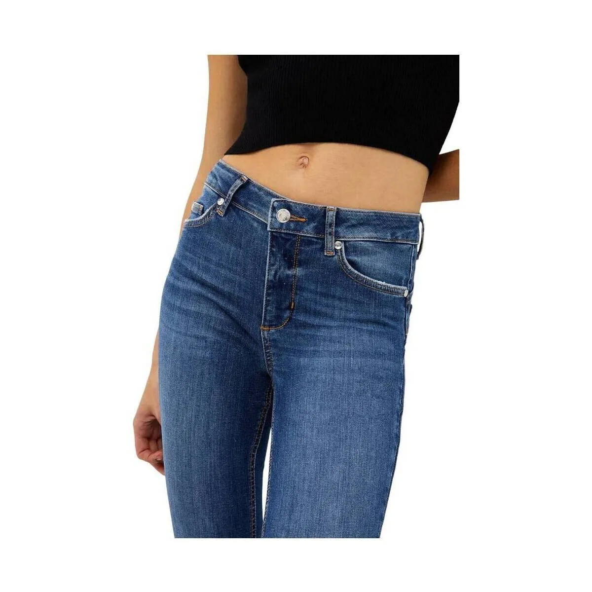 UXX042D4811